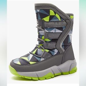 Boys snow boots worn once! 5.5 boys big kid green and gray